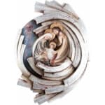 Viktor-Art The “Święta Rodzina - Serce i Dom - Wir - Spirala (model 5) - Srebrny liść” is a handpainted relief sculpture of the Holy Family with halos, gentle expressions, and radiating abstract layers resembling white wooden beams. Exclusive Woodcarving