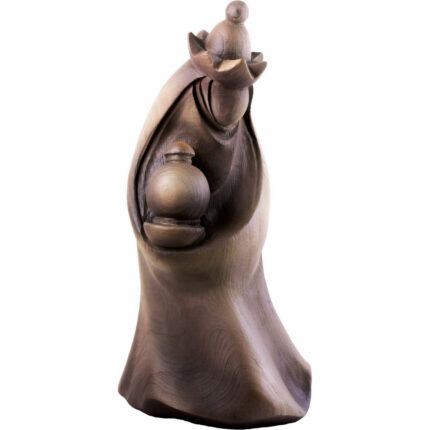 Viktor-Art La Epifanía - escultura de madera - Melchor es una escultura de madera lisa y estilizada de una figura coronada y togada que sostiene un recipiente redondo. Tallada en una sola pieza con detalles de vetas naturales, es un elegante regalo para bautizo o boda. Talla exclusiva en madera
