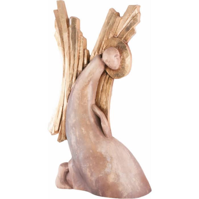 Anioł - Skromny (model 3) figura drewniana – prezent na chrzest – ujęcie 2