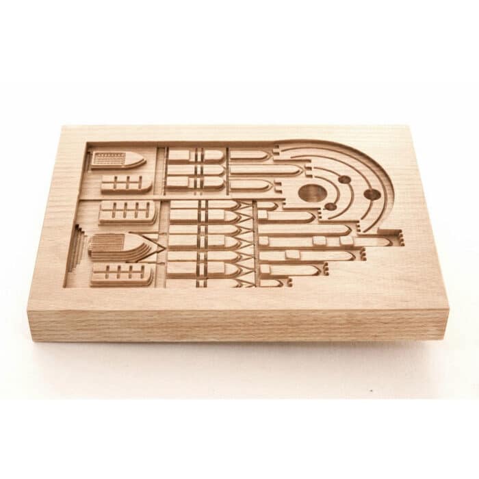 Forma do Piernika - Forma ciasteczkowa (dom Mikołaja Kopernika) rzeźba drewniana – dekoracja salonu – ujęcie 2