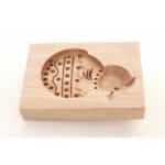 Forma do Piernika - Forma do ciasteczek (Pisklę Wielkanocne) rzeźba drewniana – dekoracja gabinetu – ujęcie 3