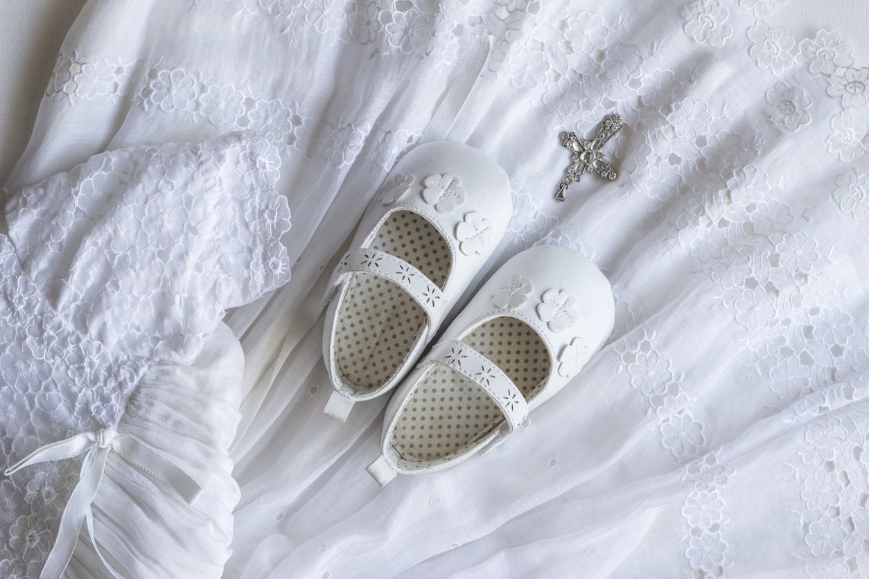 UNIKALNY I PERSONALIZOWANY GRAWER LASEROWY NA NASZYCH RZEŹBACH rzeźba drewniana – dekoracja salonu – ujęcie 2